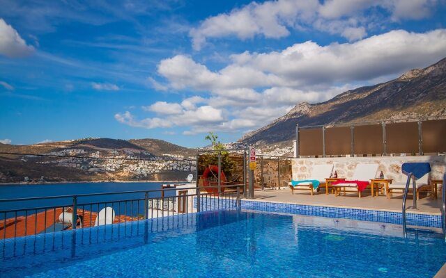 Villa Sezen by Akdenizvillam