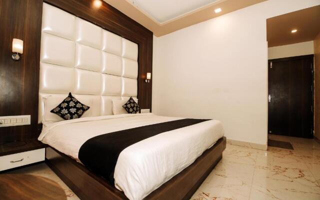 FabHotel Prime The Royal Galaxy