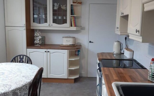 Stunning 3-bed Bungalow in Churchtown Southport