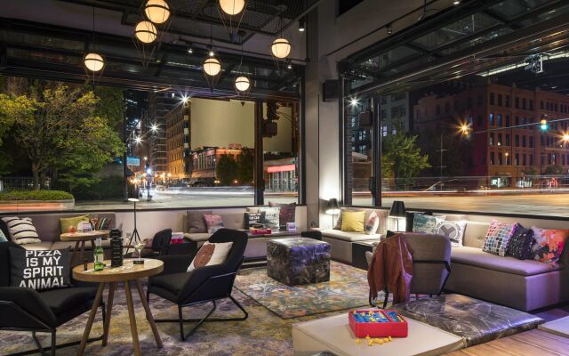 Moxy Chicago Downtown