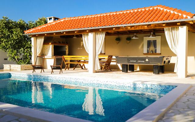 Villa in Pridraga With Pool and Five Person