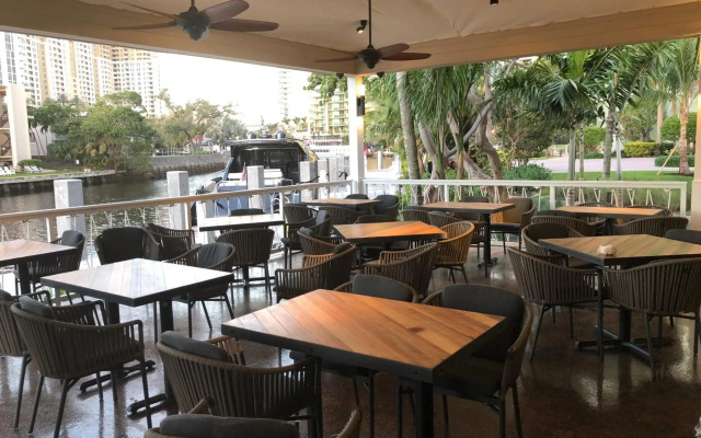Riverside Hotel
