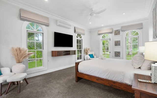Spacious 7-bed Family Home in Chapel Hill – Guest Rooms – Brisbane