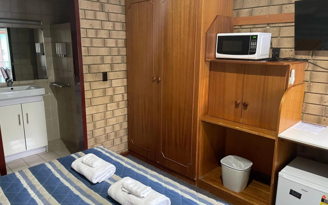 Pavlos Motel – Guest Rooms – Adelaide