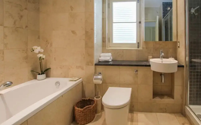 Beachfront luxury modern 2-bed apt with pool by BSL Rentals
