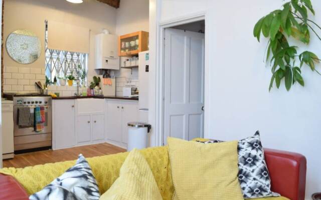 2 Bedroom Victorian Maisonette in Brixton