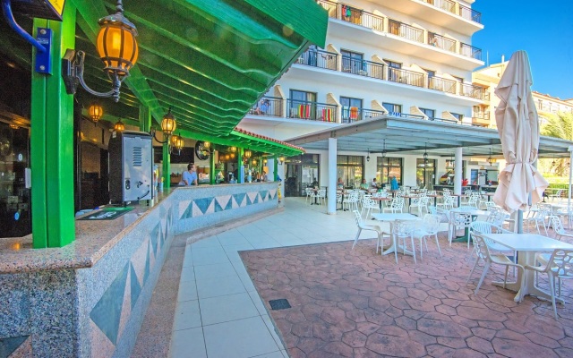 Tsokkos Gardens Hotel & Apartments