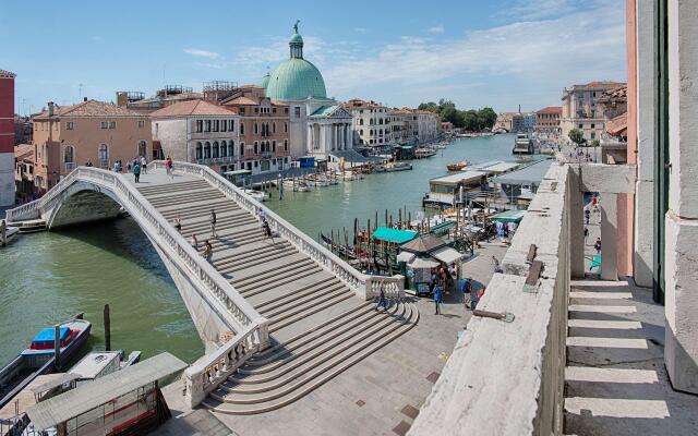 Отель NH Venezia Santa Lucia