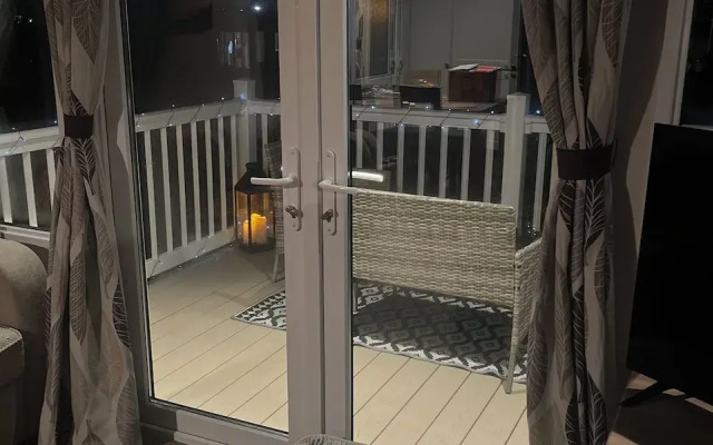 Tranquil Waterside Lodge in Tunstall