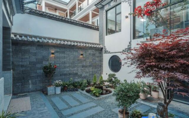 Yishanyihai Designer B&B (Dali Ancient Town)