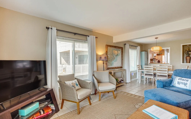 Harbor Island Condo With Deck - Steps to Beach!