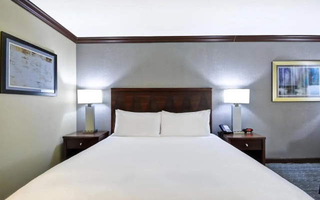Crowne Plaza Tulsa Hotel Southern Hills
