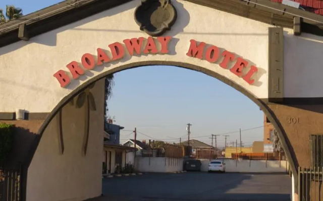 Broadway Motel