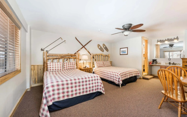 4 Seasons Inn on Fall River