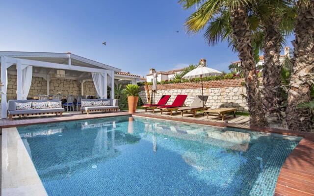 777 Alaçatı (+16 Adult Only)