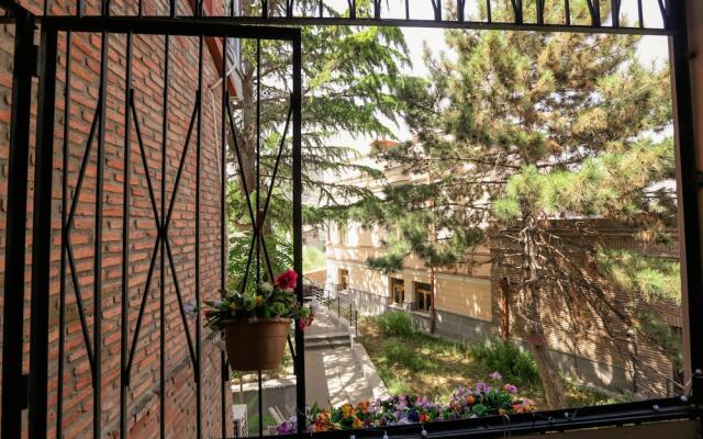 Апартаменты рядом с Art Cafe Home