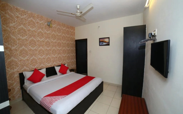 OYO 15933 Hotel V Square