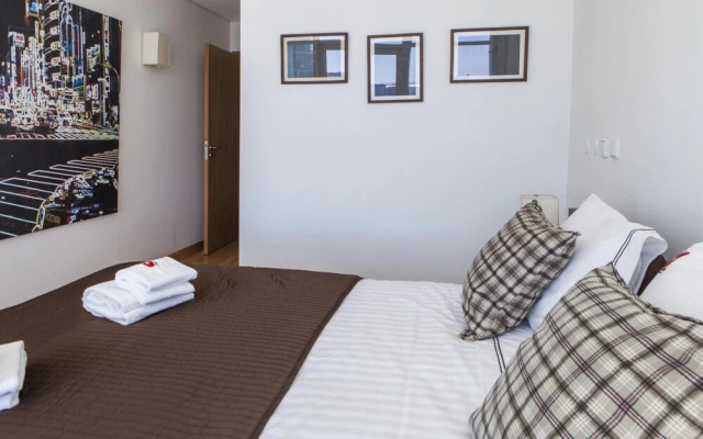 Rent4Rest Lisbon 17th Floor River View Apartment