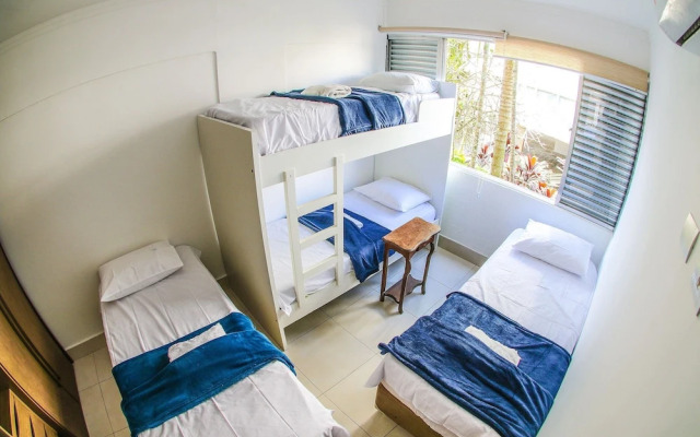 Pé na areia do Guarujá - Praia do Tombo (F)