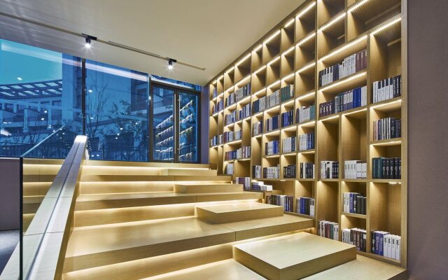 Q-Box Hotel Shanghai Sanjiagang