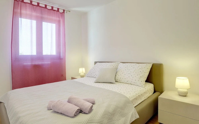 Villa in Pula With sea Beach