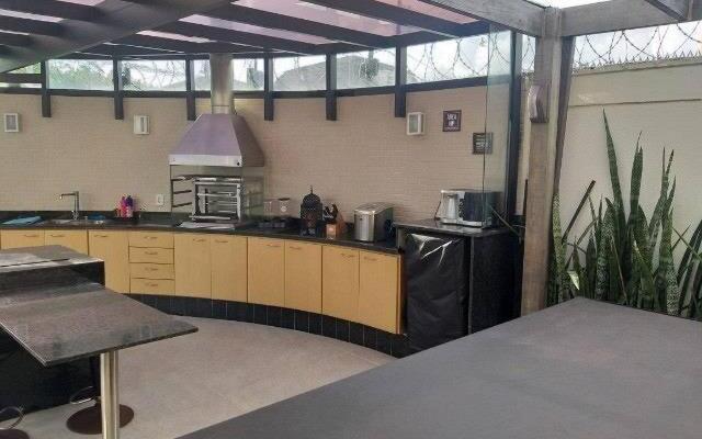 Casa com 4 quartos e piscina