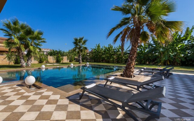 Villa Casa by Villatatilin