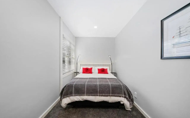 The Long House - Waikanae Holiday Home