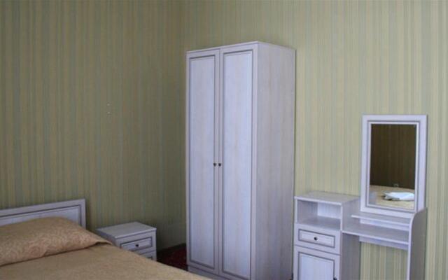 Holiday Hotel