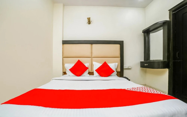 Hotel Pushpak Palace
