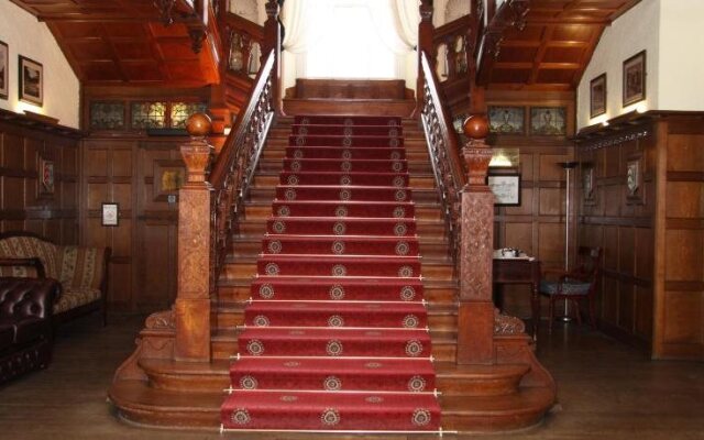 Court Colman Manor