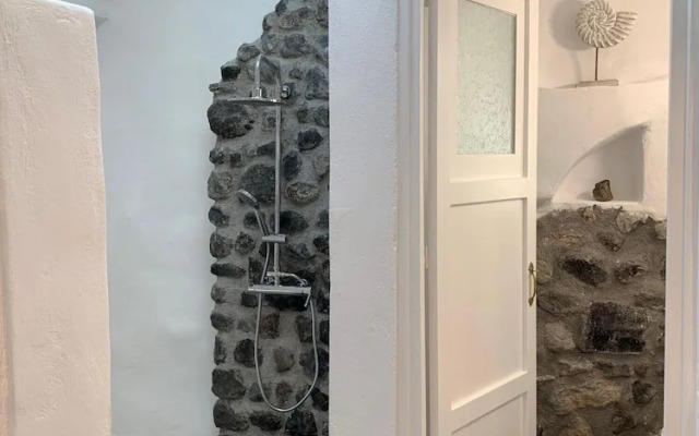 Timedrops Santorini Kallisti Villa Courtyard Suite