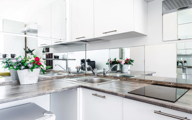 AHause на Малышева 42а