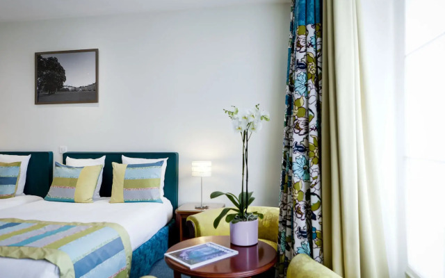 Le Phenix Hotel