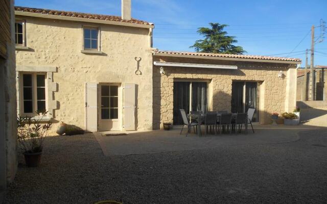 House With 4 Bedrooms in Taizé, With Enclosed Garden and Wifi - 80 km