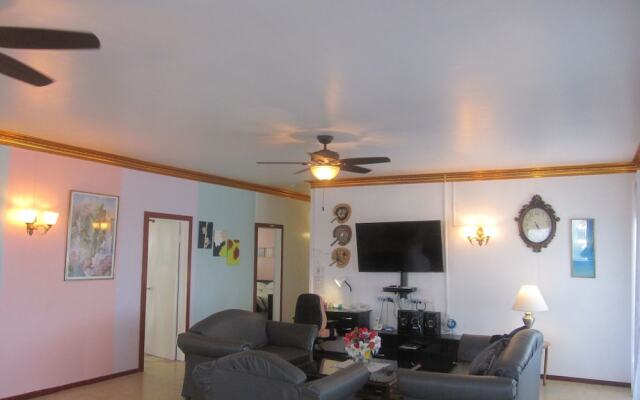 Captain Cook Apartments