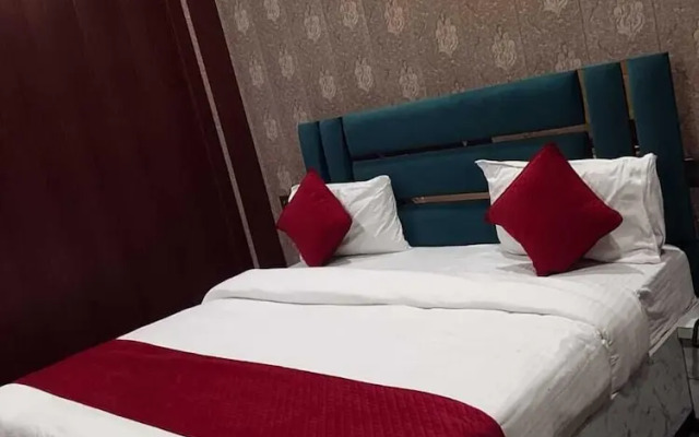 nancy paradise hotel