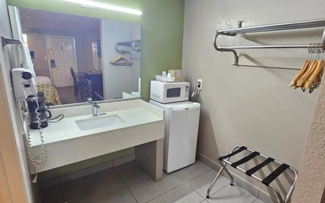 Travelodge by Wyndham Dumas Arkansas