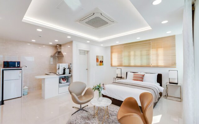 Geoje Mr. Jun Pool Villa