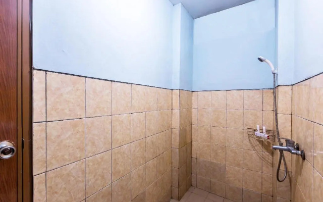 OYO 1516 Cemara Gading