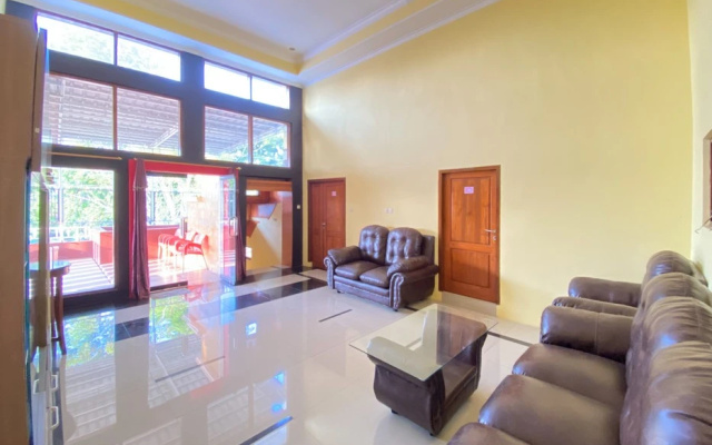 RedDoorz Syariah @ The Canal Homestay Probolinggo – Guest Rooms – Probolinggo