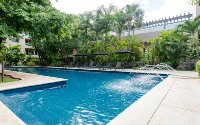 LUXURY! 4 POOLS - 2-bdr condo - GYM (V233)