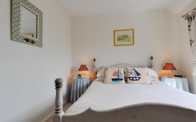 2 Kersbrook Gardens