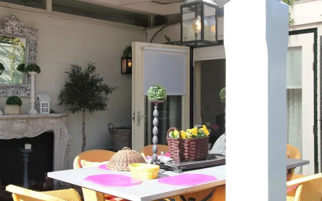 Welcoming Holiday Home in Heiloo with Sunlit Terrace