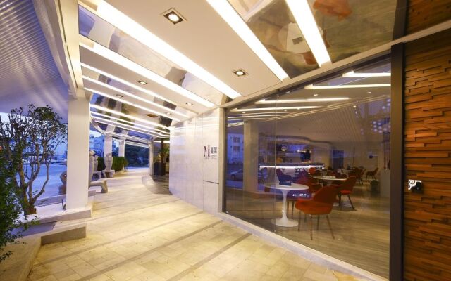 Day Plus Boutique Hotel