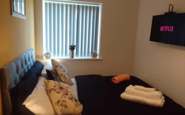 Ideal Home & Cottage,inviting 4 Bedroom Apartments