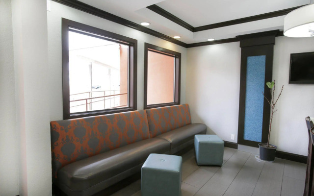 Rodeway Inn & Suites Downtown North