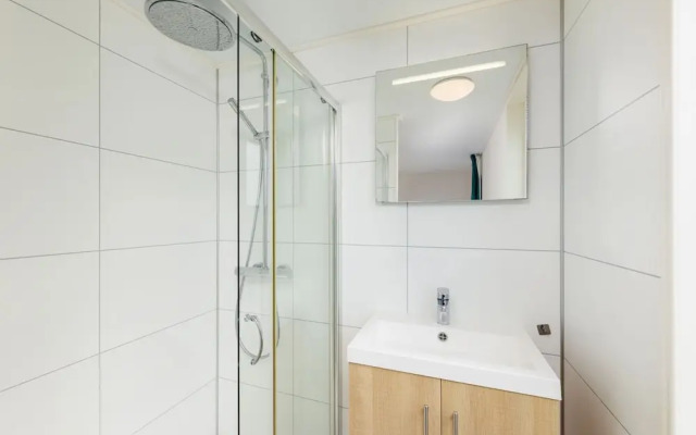 Modern Lodge With two Bathrooms, Near the Beach