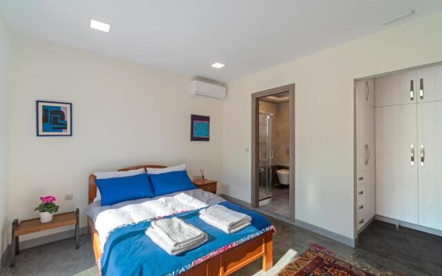 Seaside Private Beach Villa 3BR w 3,5 BA