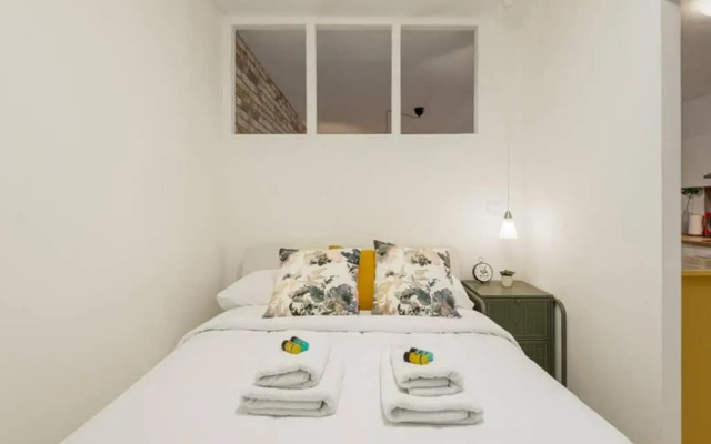 Spacious stylish studio up to 4ppl close to centre